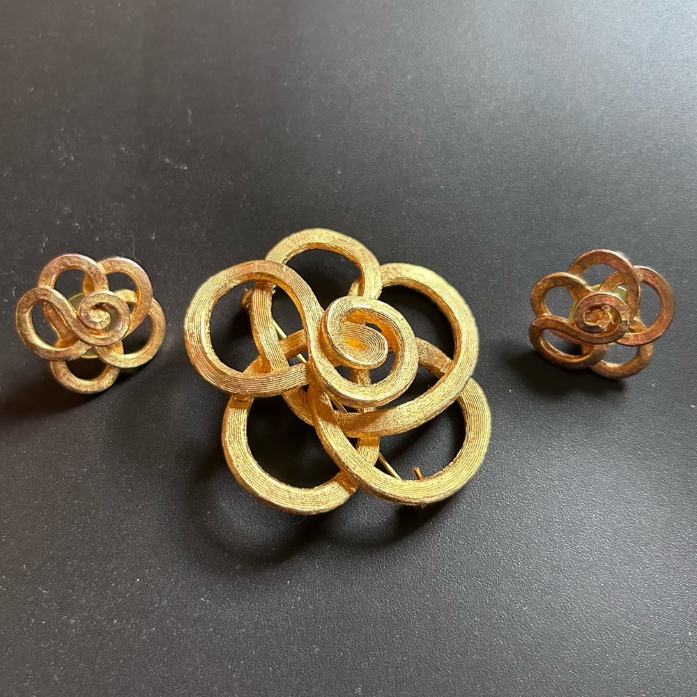 Vintage gold brooch and earrings